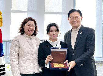 익산시의회 보건복지위원회 이중선 의원, 마동 주민자치위원회부터‘감사패’수상