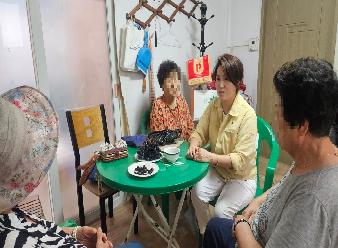 폭염 속 중앙동•마동 등록•미등록 경로당 방문하여 어르신 안부 세심하게 살펴..